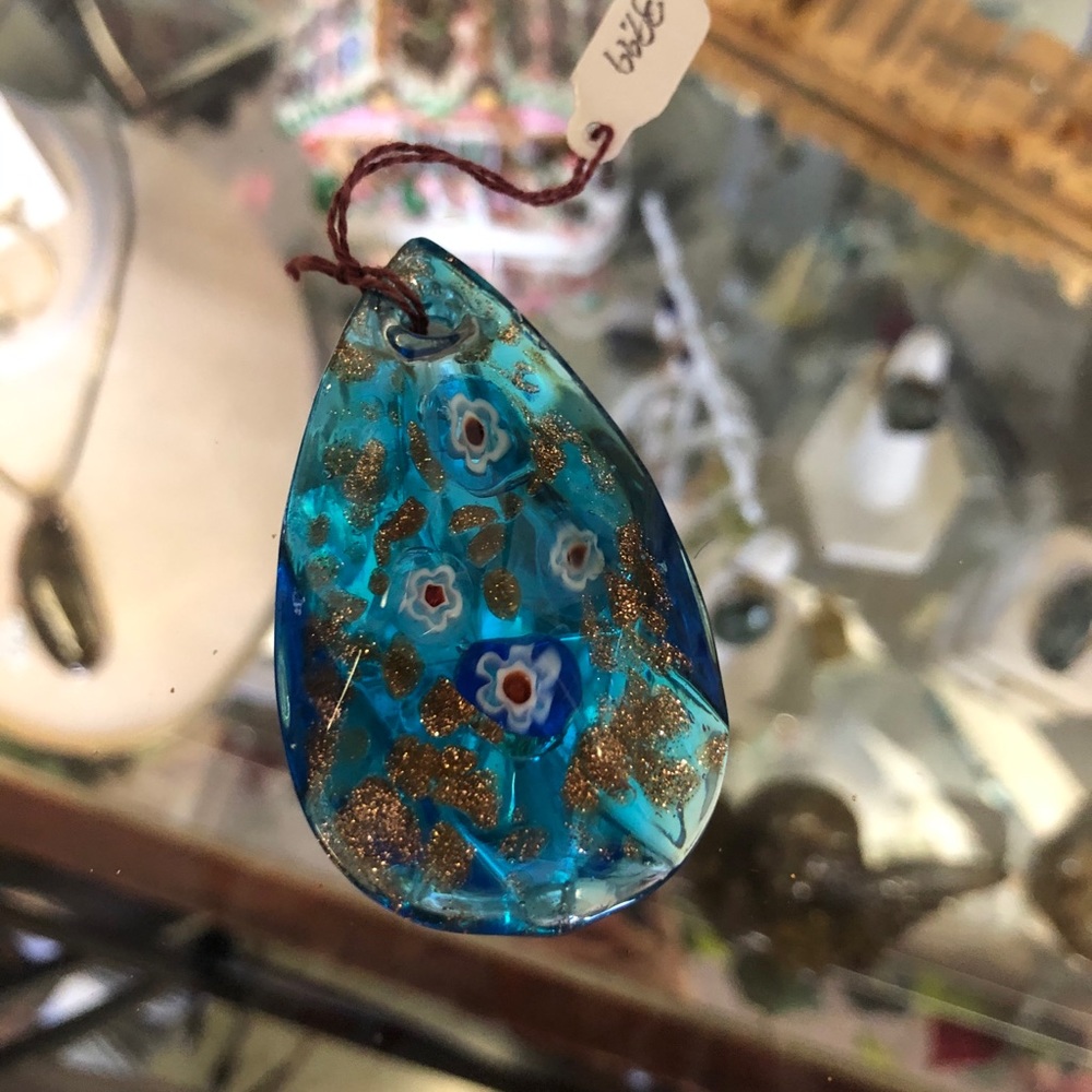 Moronoe Glass Pendent